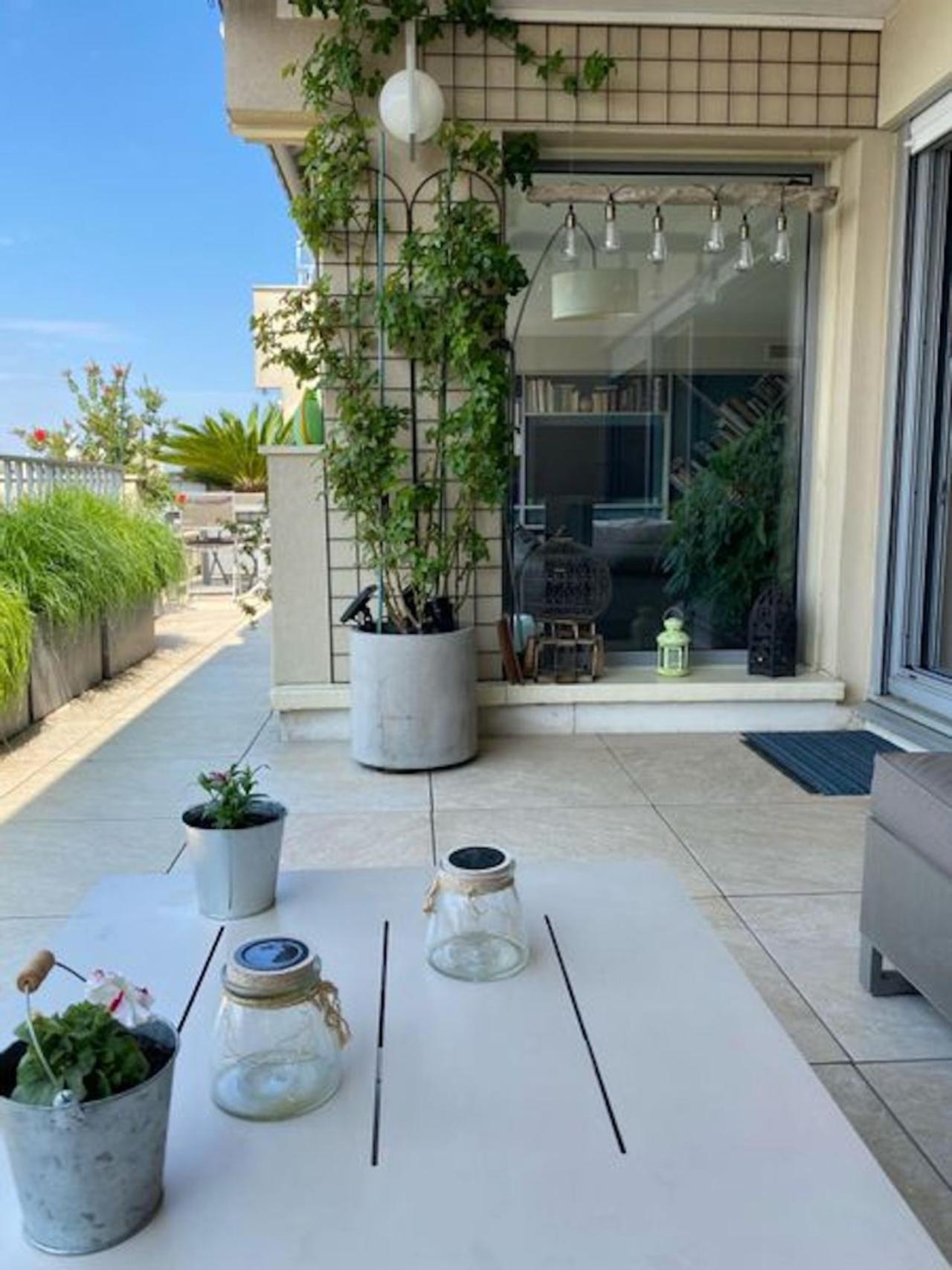 Magnificent Penthouse Panaramic View Of *